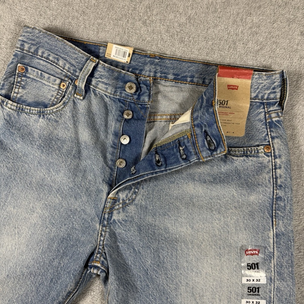 NWT Levi's 501 Original Jeans 30x32 Light Wash Blue Straight Leg Button Fly